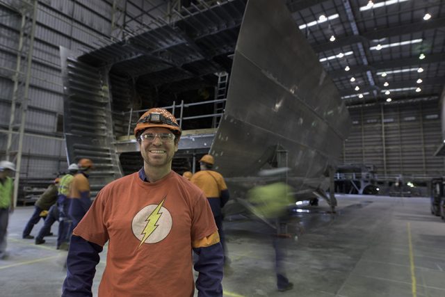 Flash-Worker-Hull-Move